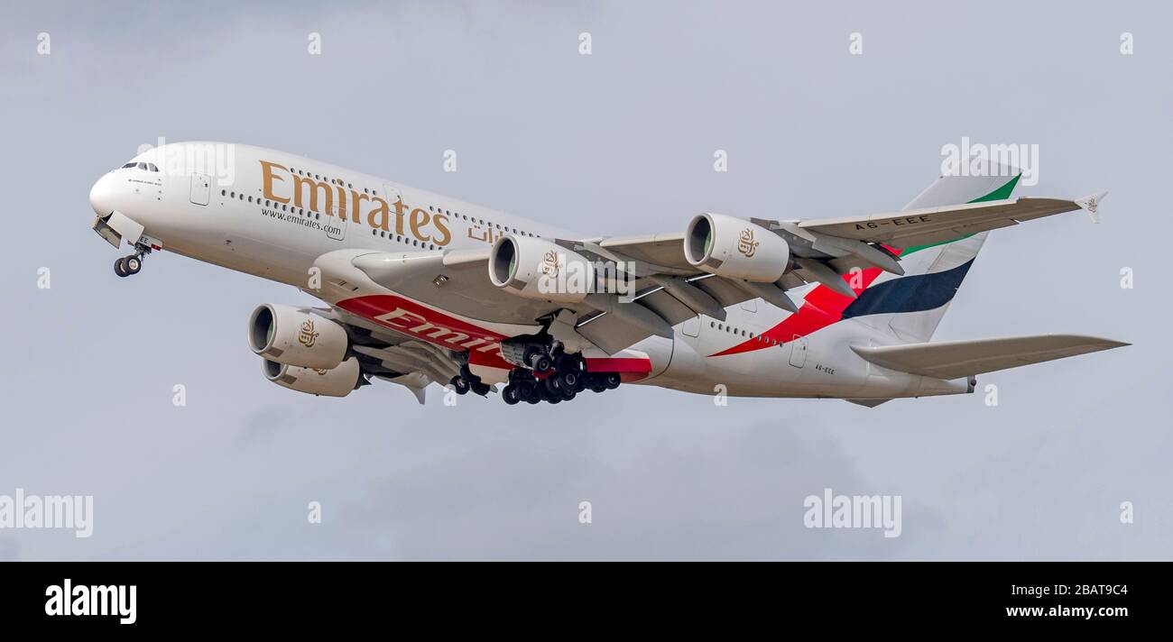 Emirates Airbus A380, A6-EEE con partenza dall'Aeroporto di Manchester Foto Stock