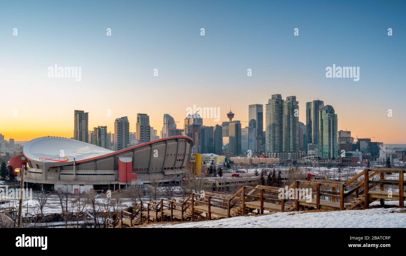 Calgary City. Sunset Downtown. Calgary Saddledome Sunset. Foto Stock
