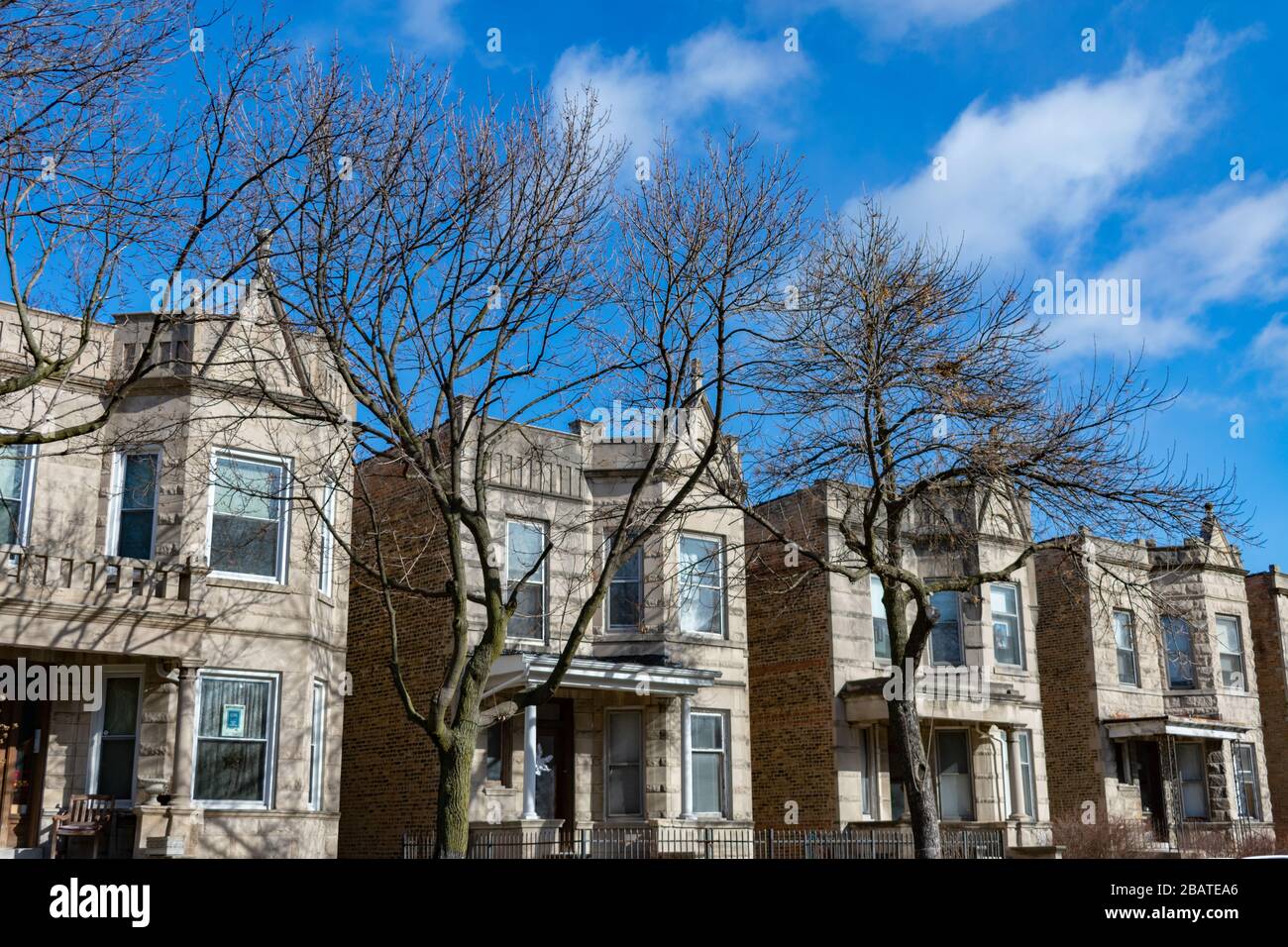 Una fila di vecchie Case molto simili a Logan Square Chicago Foto Stock