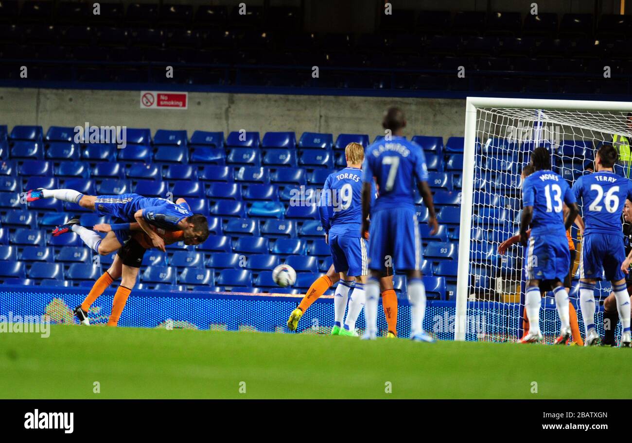 Gary Cahill di Chelsea (l) segna il primo goal Foto Stock