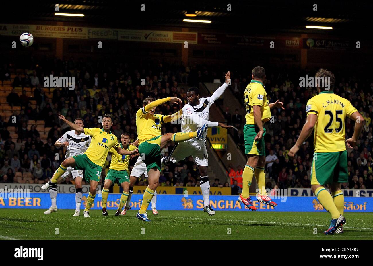 Shelton Martis di Doncaster Rovers testa un primo colpo a gol Foto Stock