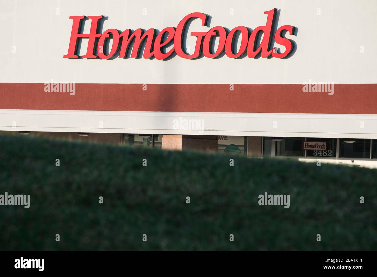 Un cartello con il logo al di fuori di un punto vendita HomeGoods ad Abingdon, Maryland, il 26 marzo 2020. Foto Stock