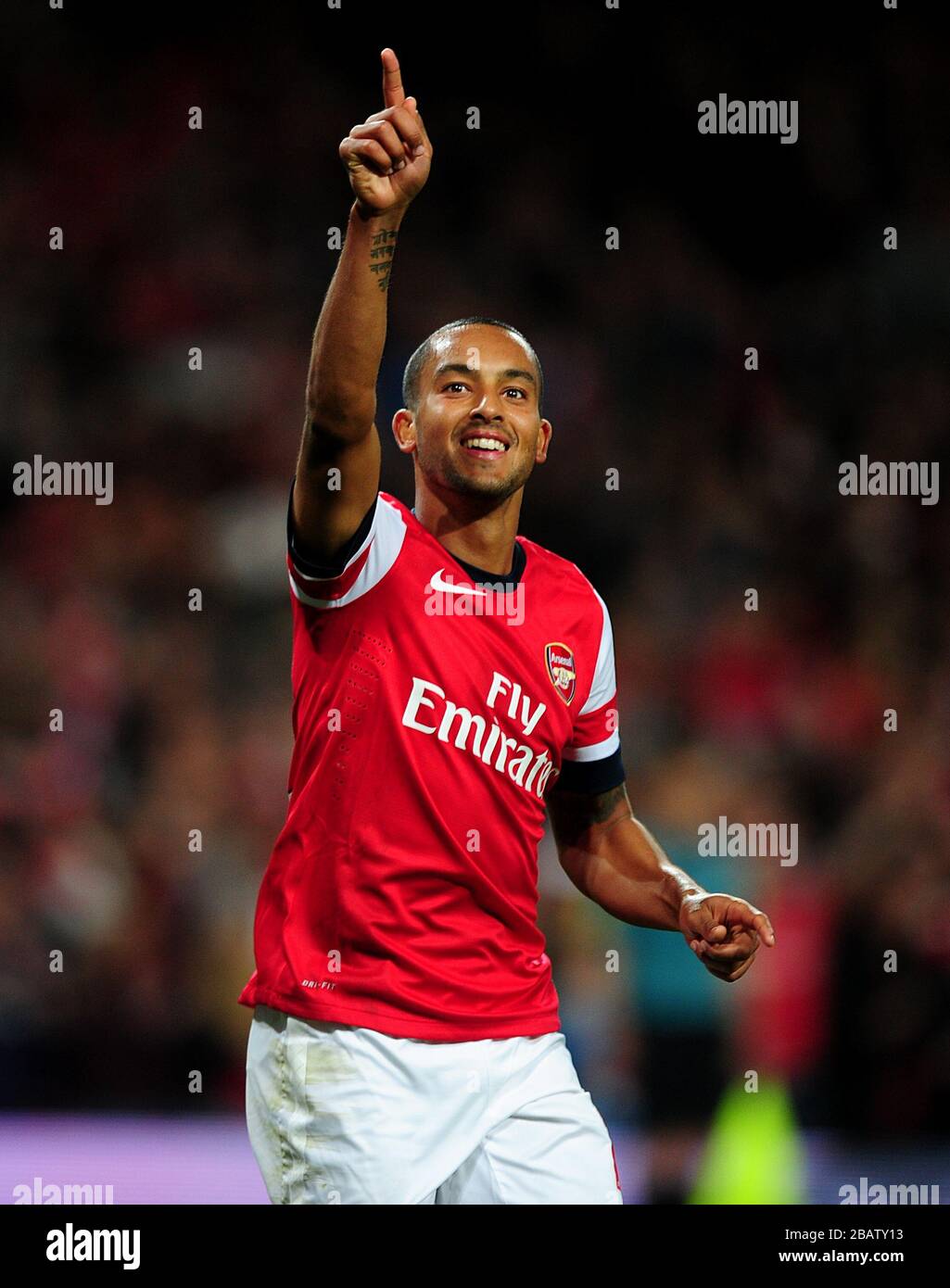 Theo Walcott di Arsenal celebra il suo quarto obiettivo del gioco Foto Stock