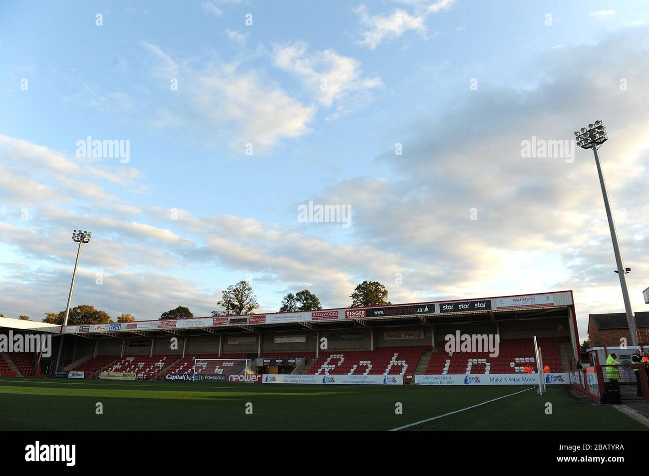 Vista generale dell'Abbey Business Stadium, sede della città di Cheltenham Foto Stock