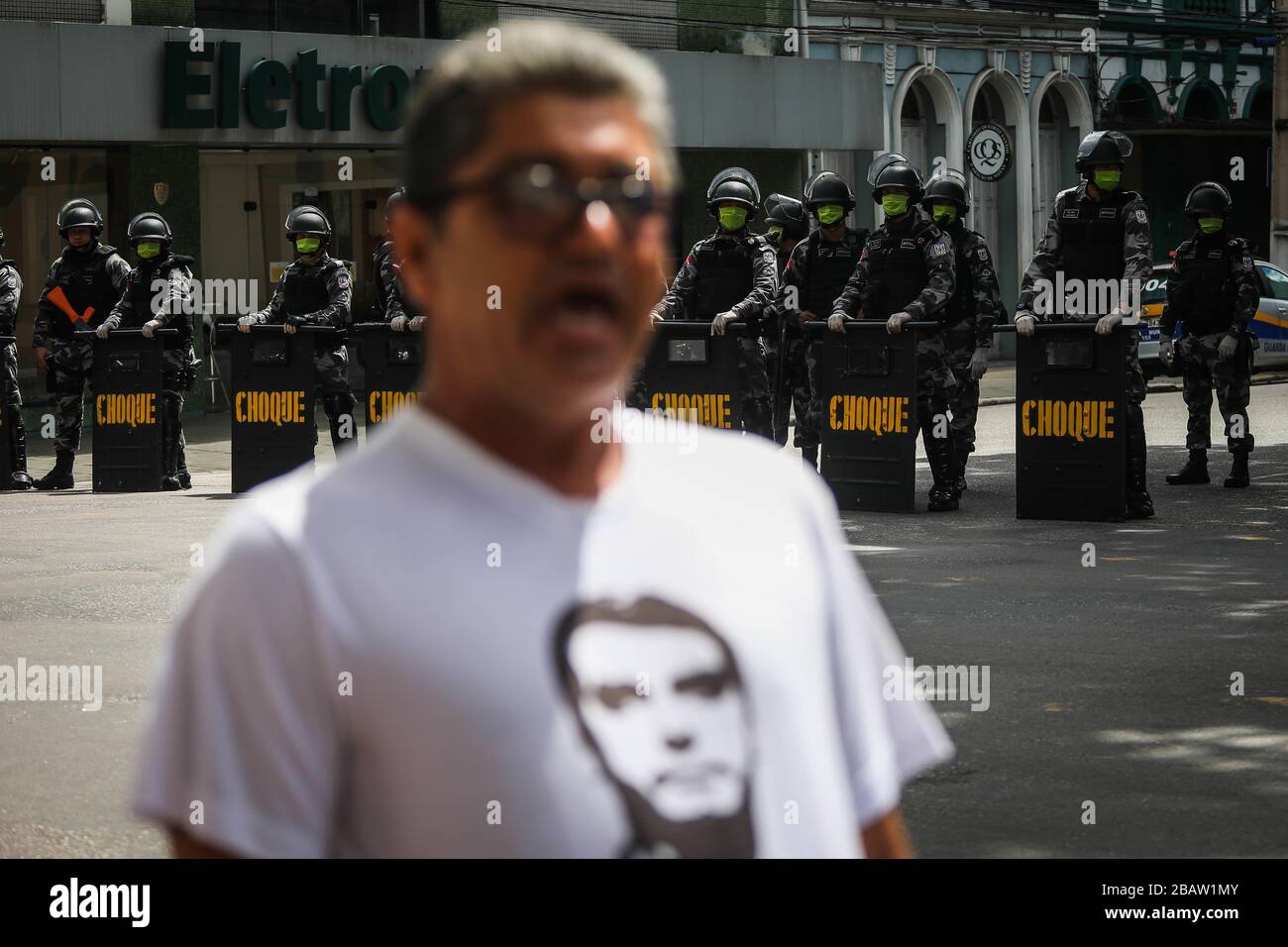 BELÉM, PA - 29.03.2020: CARREATA EM BELÉM - Carreata "Bl Cannon stop" attraverso le strade di Belém questa Domenica mattina (29romoted da sostenitori del Pre Presidente Jair Bolsonaro. Non hanno rispettato l'ordine del governatore Hélder Barbalho e le misure di sicurezza sanitaria contro COVID 19 (coronavirus), la polizia è stata chiamata per impedire la motorade, dimostranti sono stati portati alla stazione di polizia. (Foto: Filipe Bispo/Fotoarena) Foto Stock