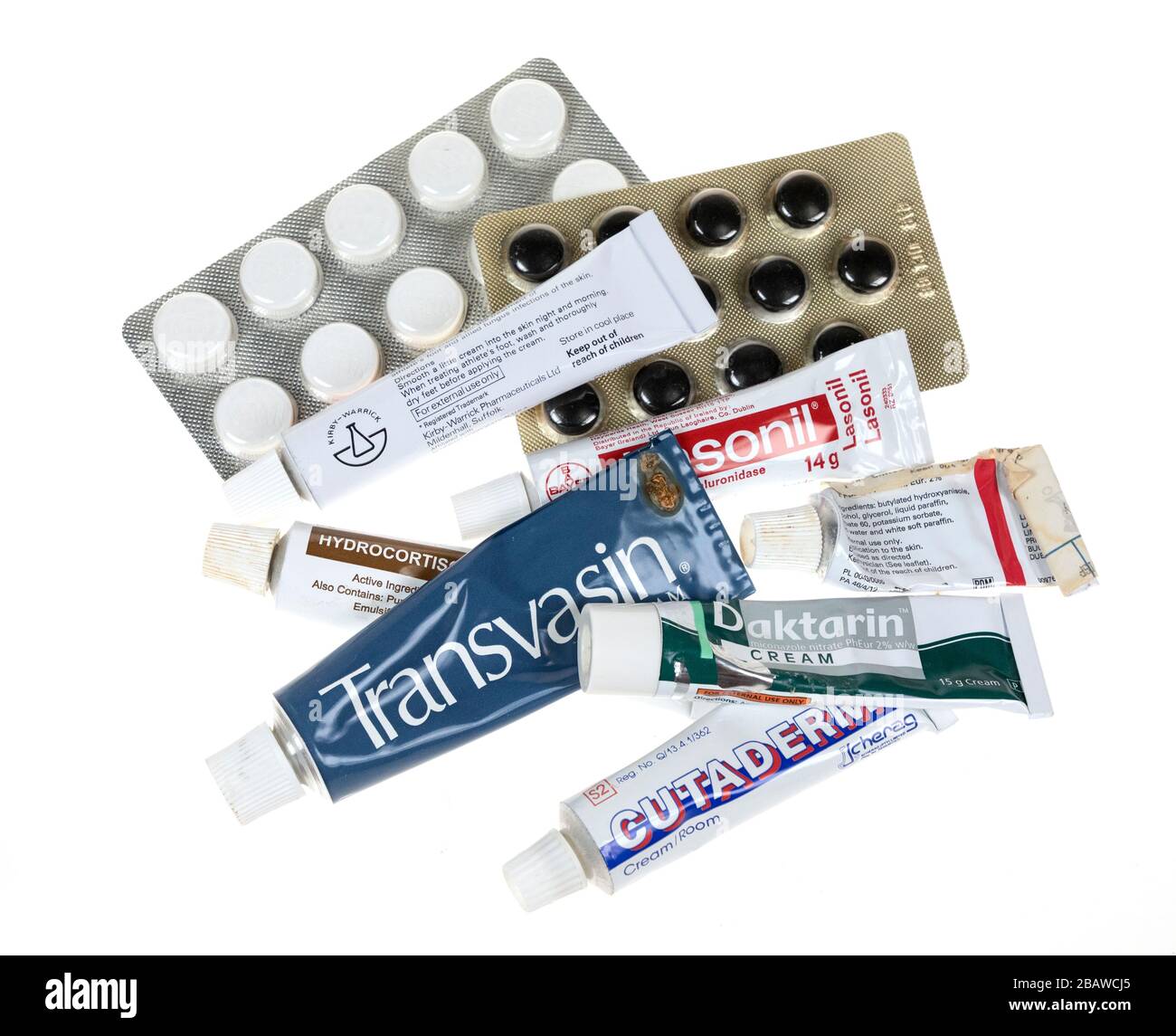 Vecchie creme obsolete e blister farmaci e trattamenti per lo smaltimento Foto Stock