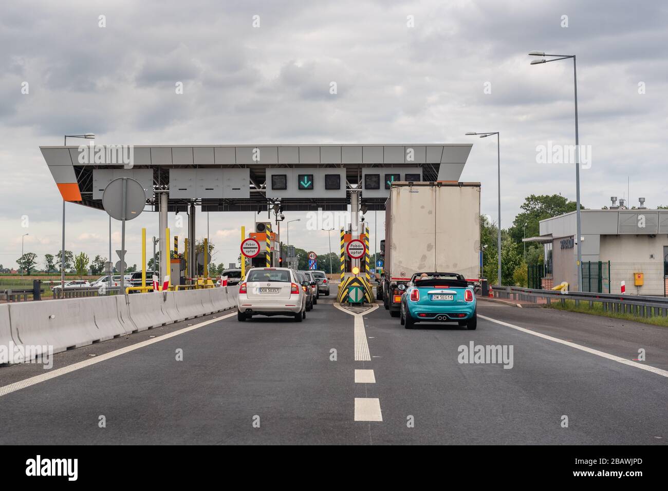 Wroclaw, Polonia - 16 luglio 2019: Il punto di controllo a pagamento. Cabine a pedaggio in autostrada in Polonia Foto Stock