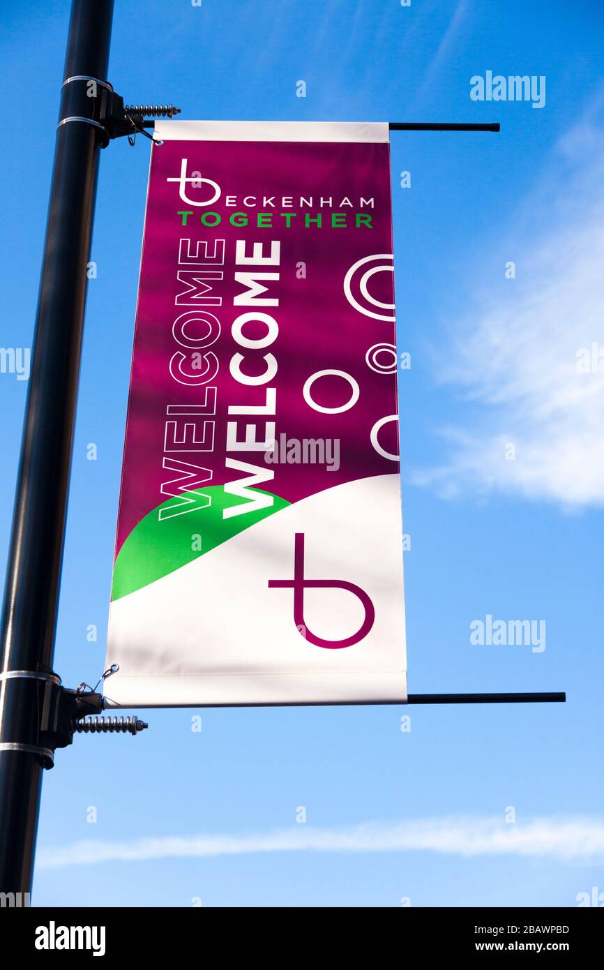 Banner sul lampione stradale, 'Beckenham Together Welcome', High Street, Beckenham, Londra Foto Stock