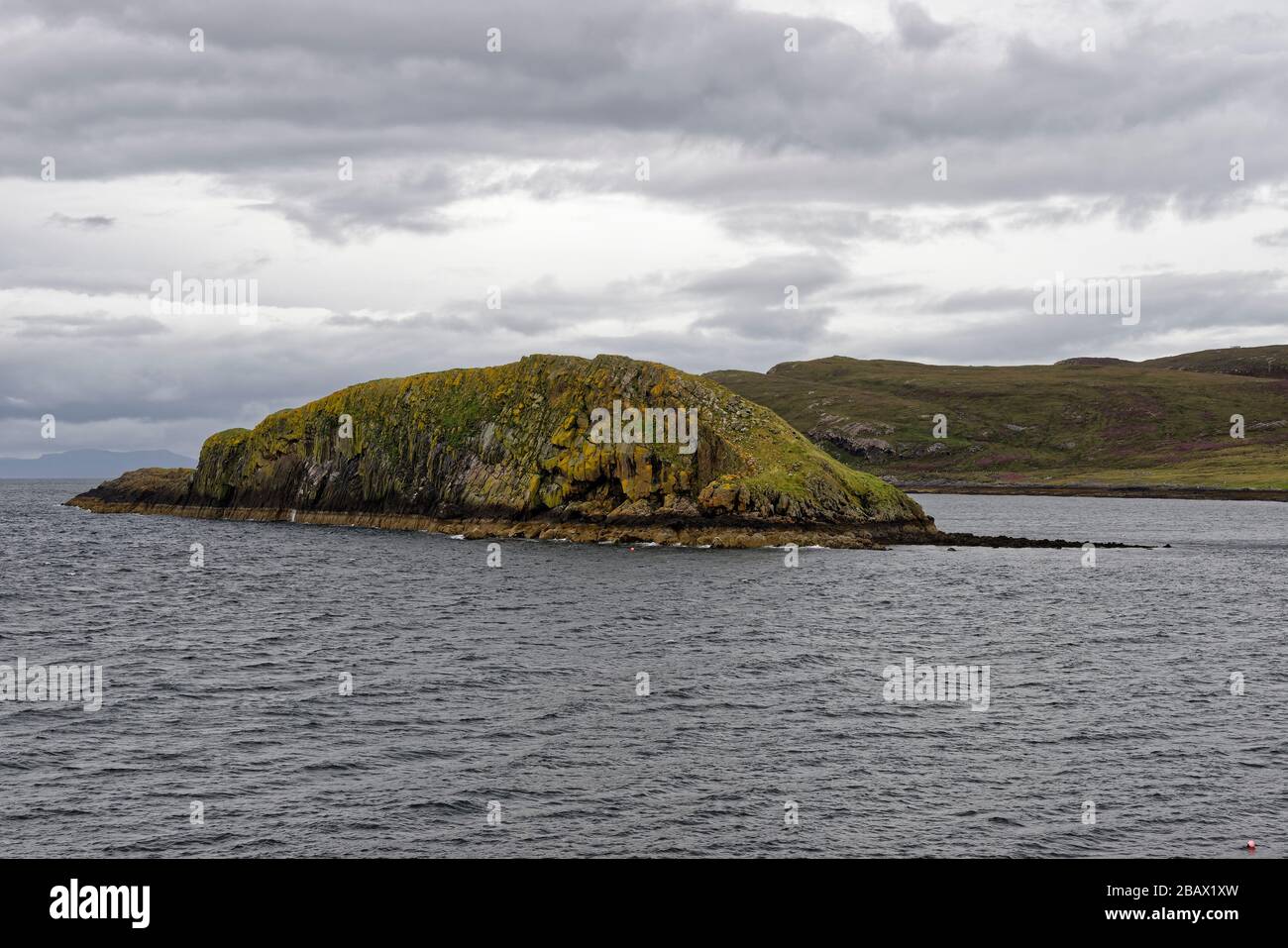 Tulm Bay & Tulm Island, Trotternish, Isle of Skye, Scotland, UK Foto Stock