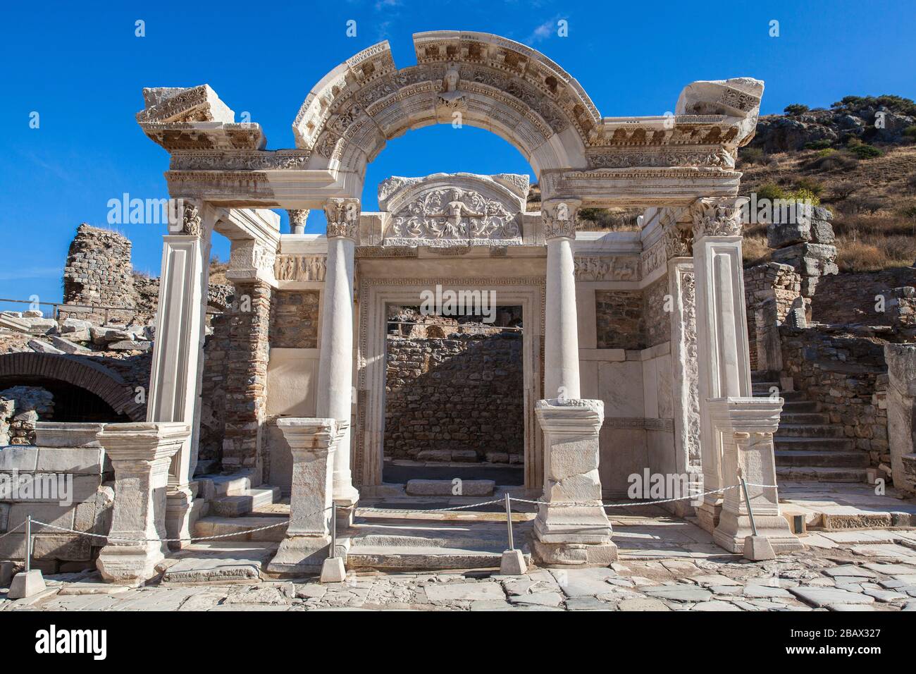 Tempio di Adriano nell'antica città di Efeso in Turchia. Foto Stock