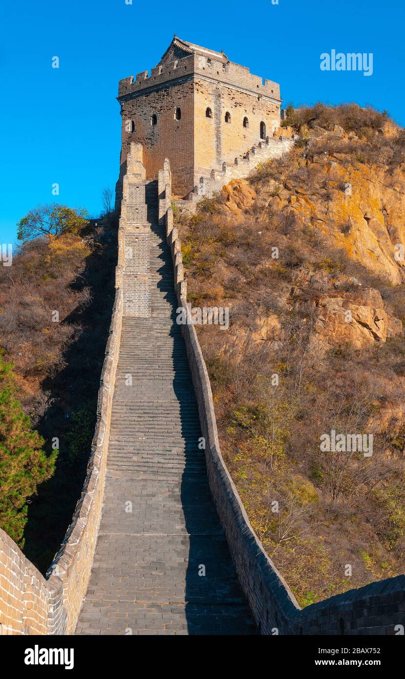 Fotografia verticale della Grande Muraglia Jinshanling vicino Pechino, Cina. Foto Stock