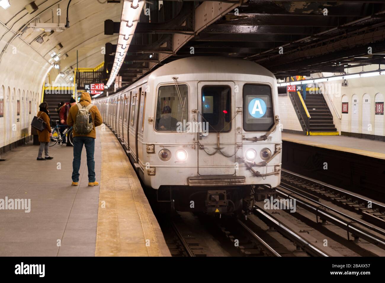 Washington Heights, New York - 16 marzo 2020: Giorni della metropolitana di New York City prima della chiusura della città a causa della Pandemia di Coronavirus. Foto Stock