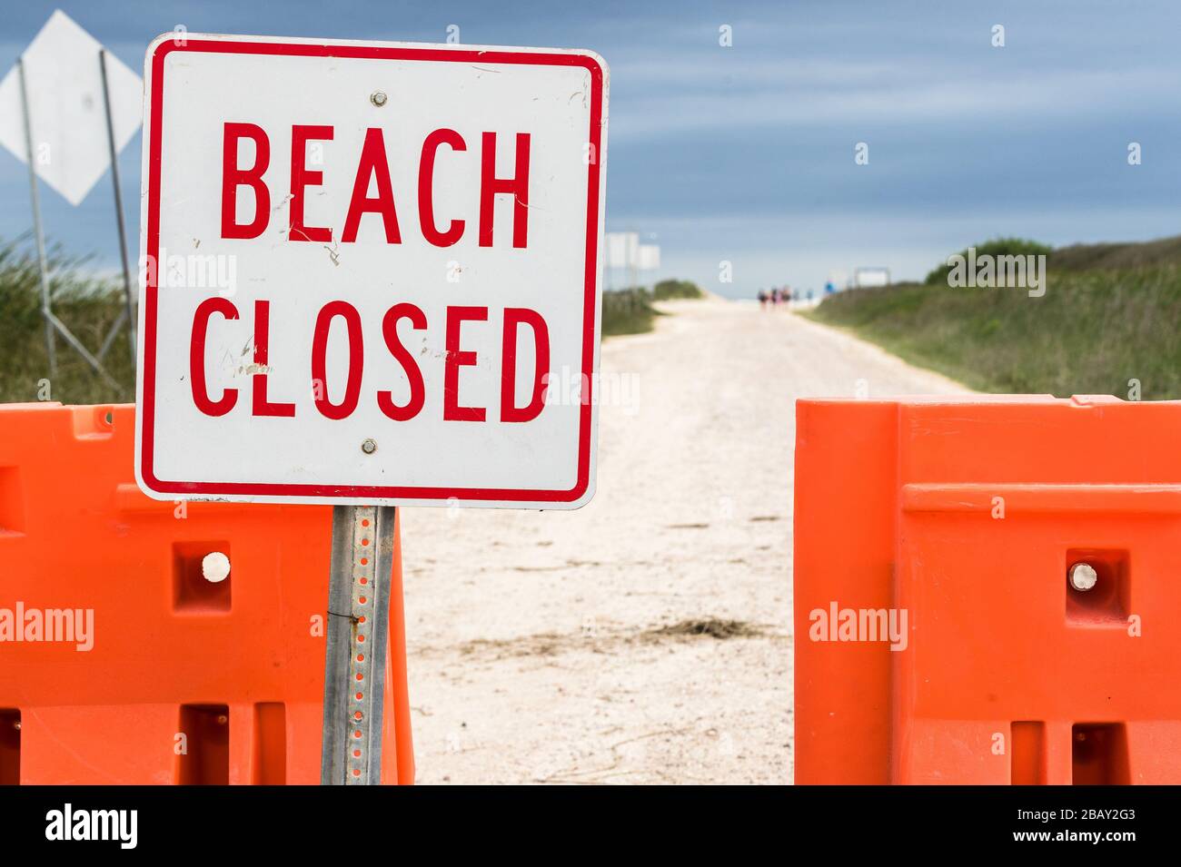 28 marzo 2020: In mezzo alla pandemia di coronavirus COVID-19, le persone si riuniscono in sfida di chiusure di spiaggia lungo la costa del Golfo del Texas. Prentice C. James/CSM Foto Stock