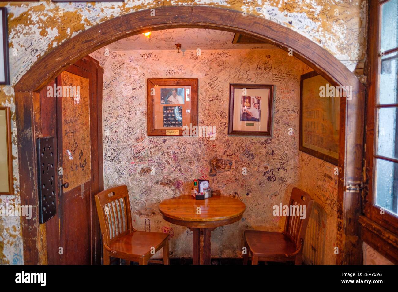 All'interno dello storico ristorante e bar Napoleon House, New Orleans French Quarter New Orleans, Louisiana, USA. Foto Stock