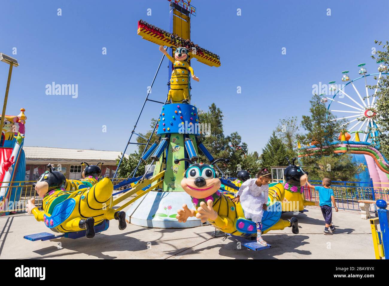 Piccolo parco divertimenti nel parco Samani, Bukhara, Buchara, Uzbekistan, Asia centrale, Asia Foto Stock