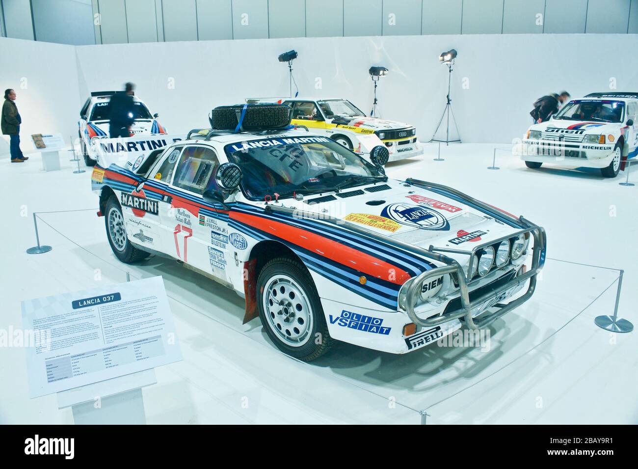 Lancia 037 vettura rally Gruppo B in Safari Rally spec, ambiente studio fotografico Foto Stock