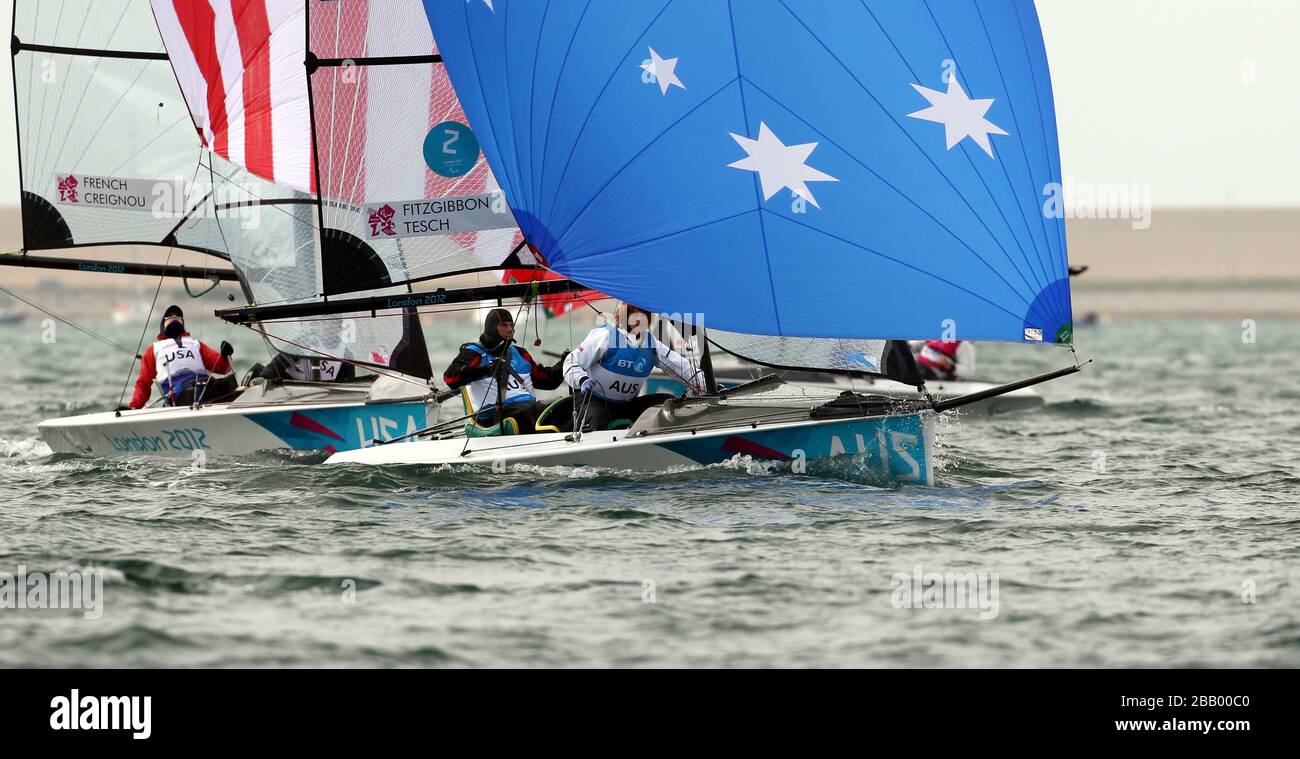 L'equipaggio australiano di Skud Daniel Fitzgibbon e Liesl Tesch hanno guidato Jen French e JP Creignou negli Stati Uniti durante l'odierno concorso Paralimpico presso la sede della vela di Weymouth e Portland. Foto Stock