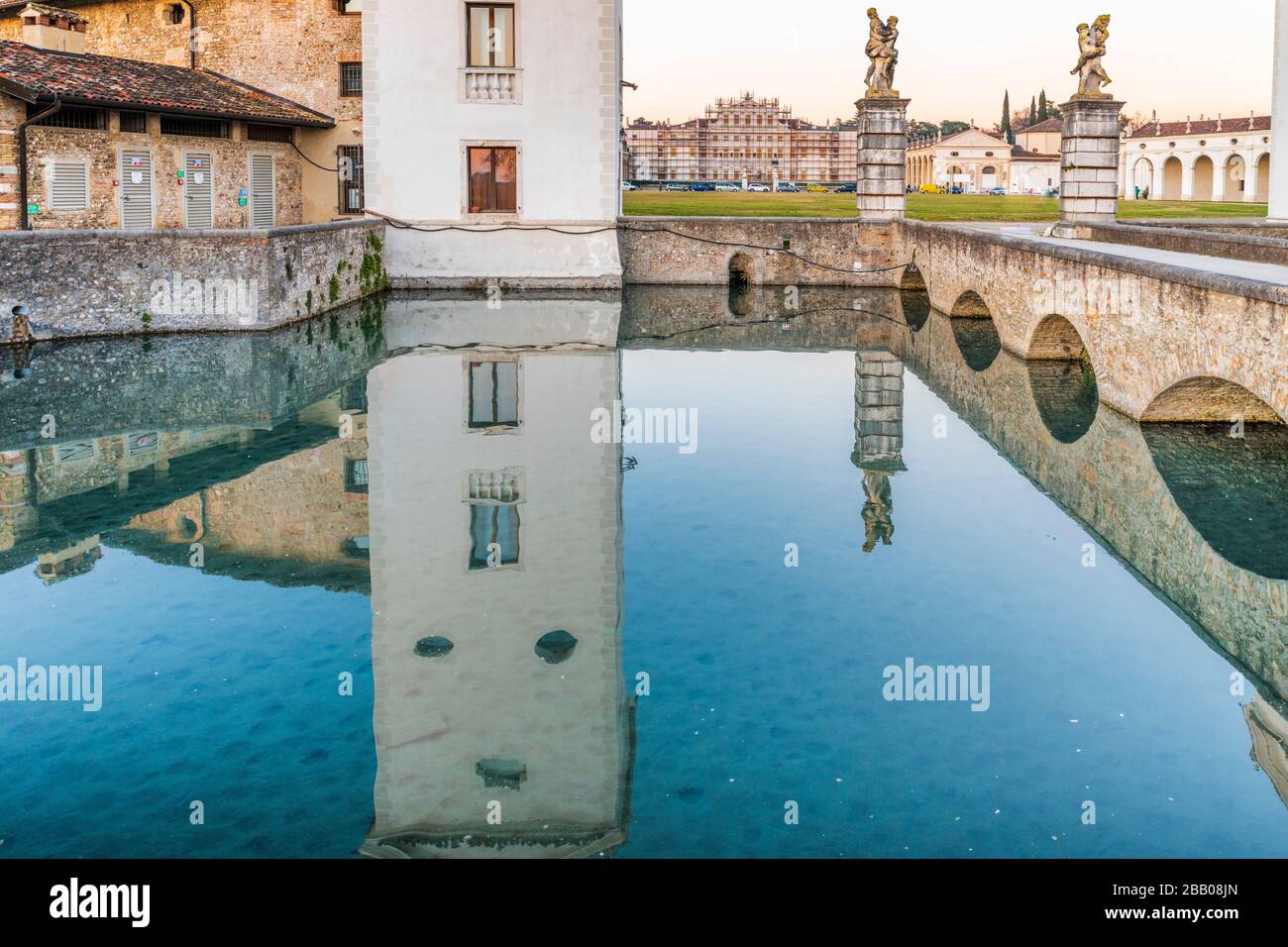 Riflessioni. Antica residenza del Doge di Venezia. Villa Manin di Passariano. Italia Foto Stock