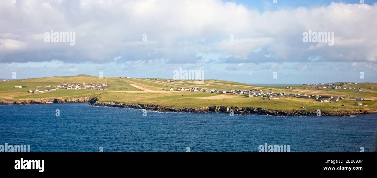 Volando all'Aeroporto di Sumburgh, vista di Toab, Mainland, Shetland, Scozia, Regno Unito. Foto Stock