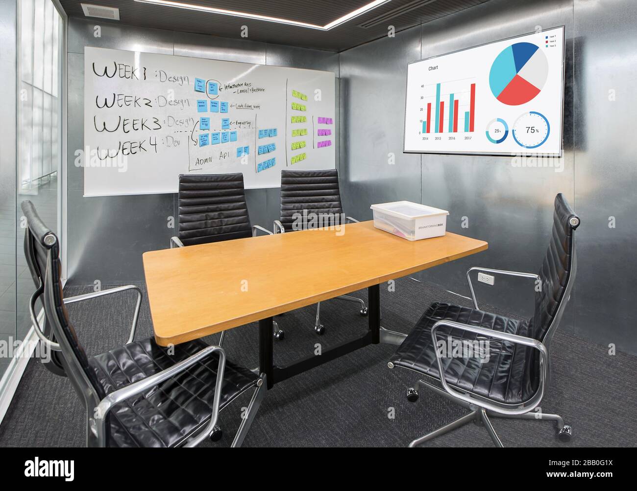Scheda proiettore dati business in sala conferenze, sala riunioni, sala riunioni, sala riunioni, sala riunioni, ufficio. Foto Stock