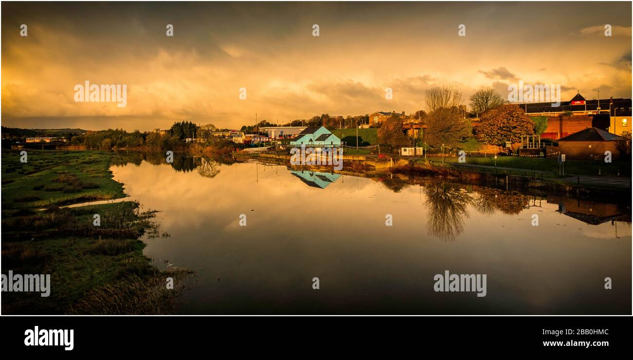 Fiume Towy a Carmarthen Foto Stock