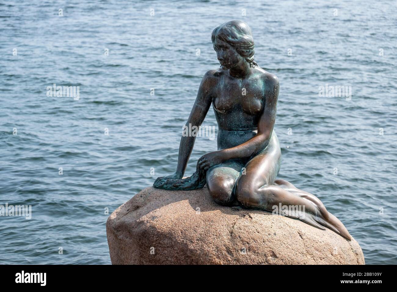La statua della Sirenetta a Copenhagen, in Danimarca, in Europa Foto Stock