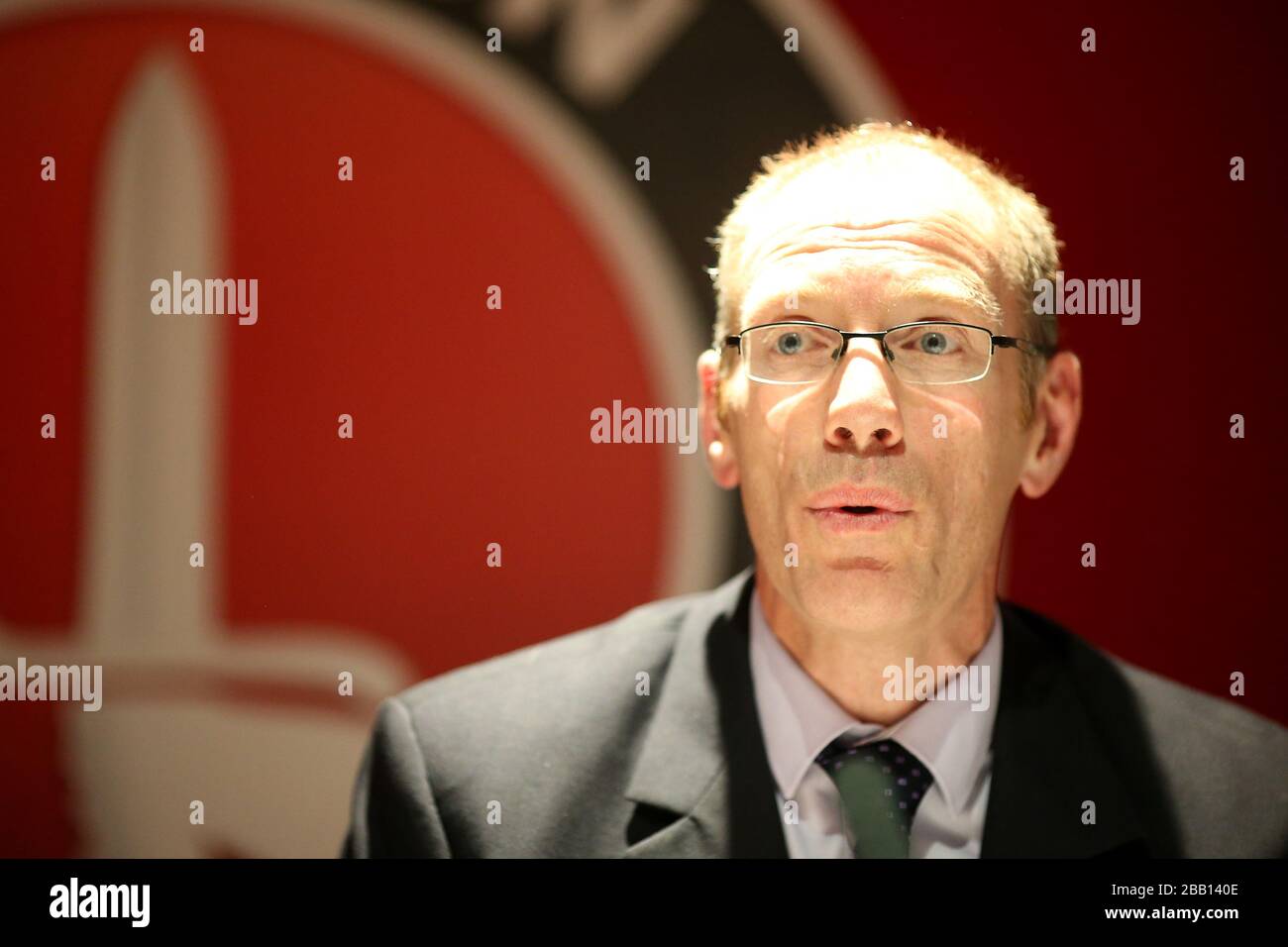 Simon Webster risponde a una domanda durante il Valley Stadium 21st anniversario cena Foto Stock