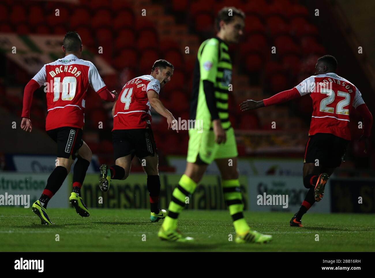 Doncaster Rovers' Dean Furman celebra il punteggio del primo obiettivo Foto Stock