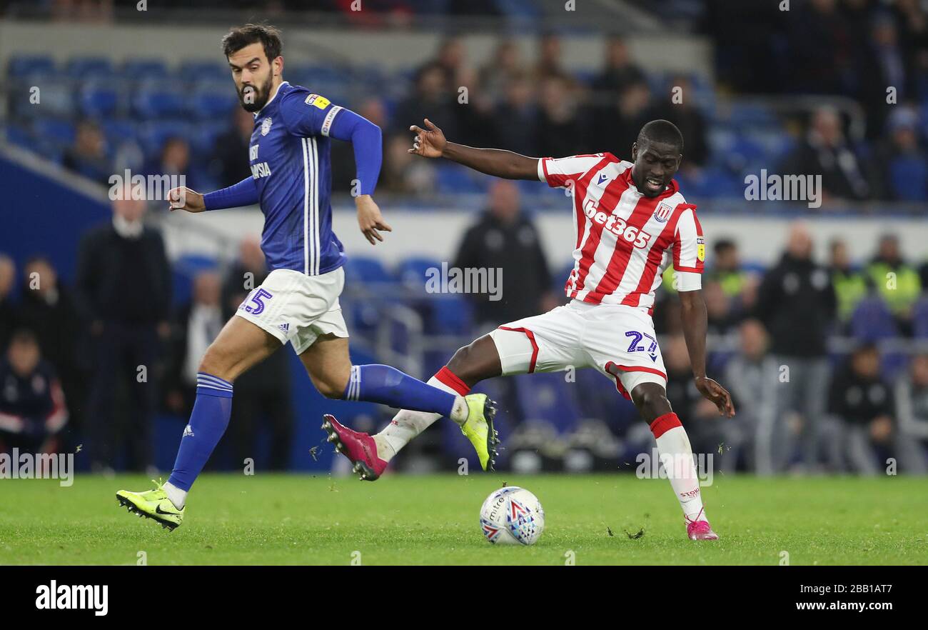 Marlon Pack e Badou ndiaye di Stoke City a Cardiff (a destra) Foto Stock