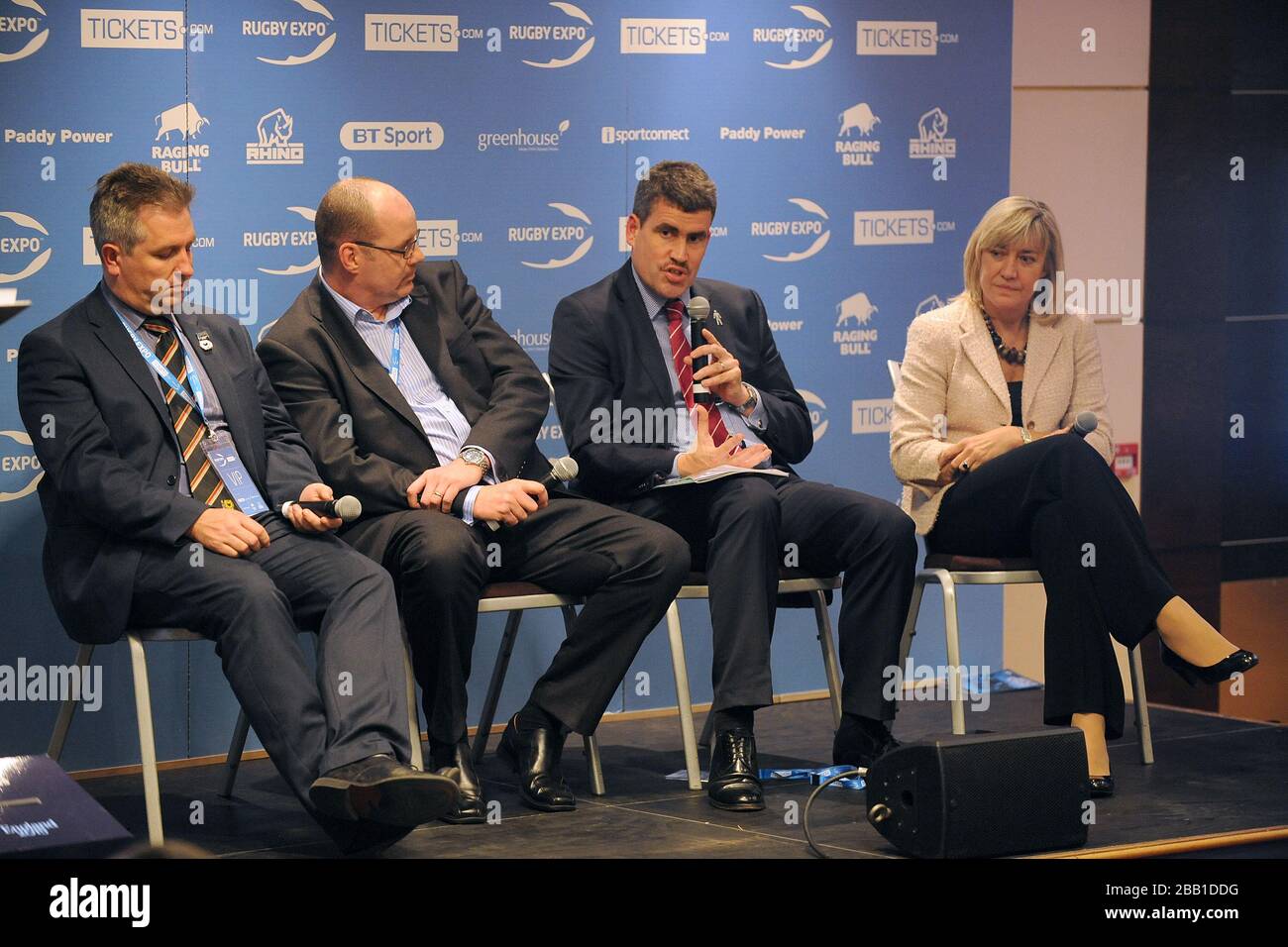 (L-R) Andrew Geary, Mick Hogan, Dan Jones e Debbie Jevans durante una sessione plenaria a Rugby Expo 2013 a Twickenham. Foto Stock