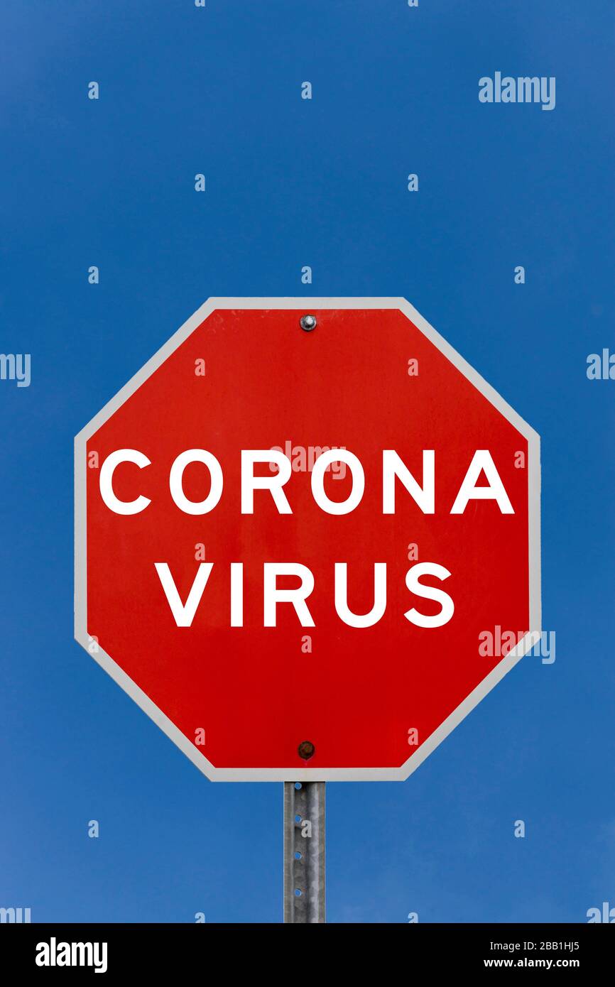 Segnale di avvertimento del virus Corona con sfondo cielo blu chiaro Foto Stock