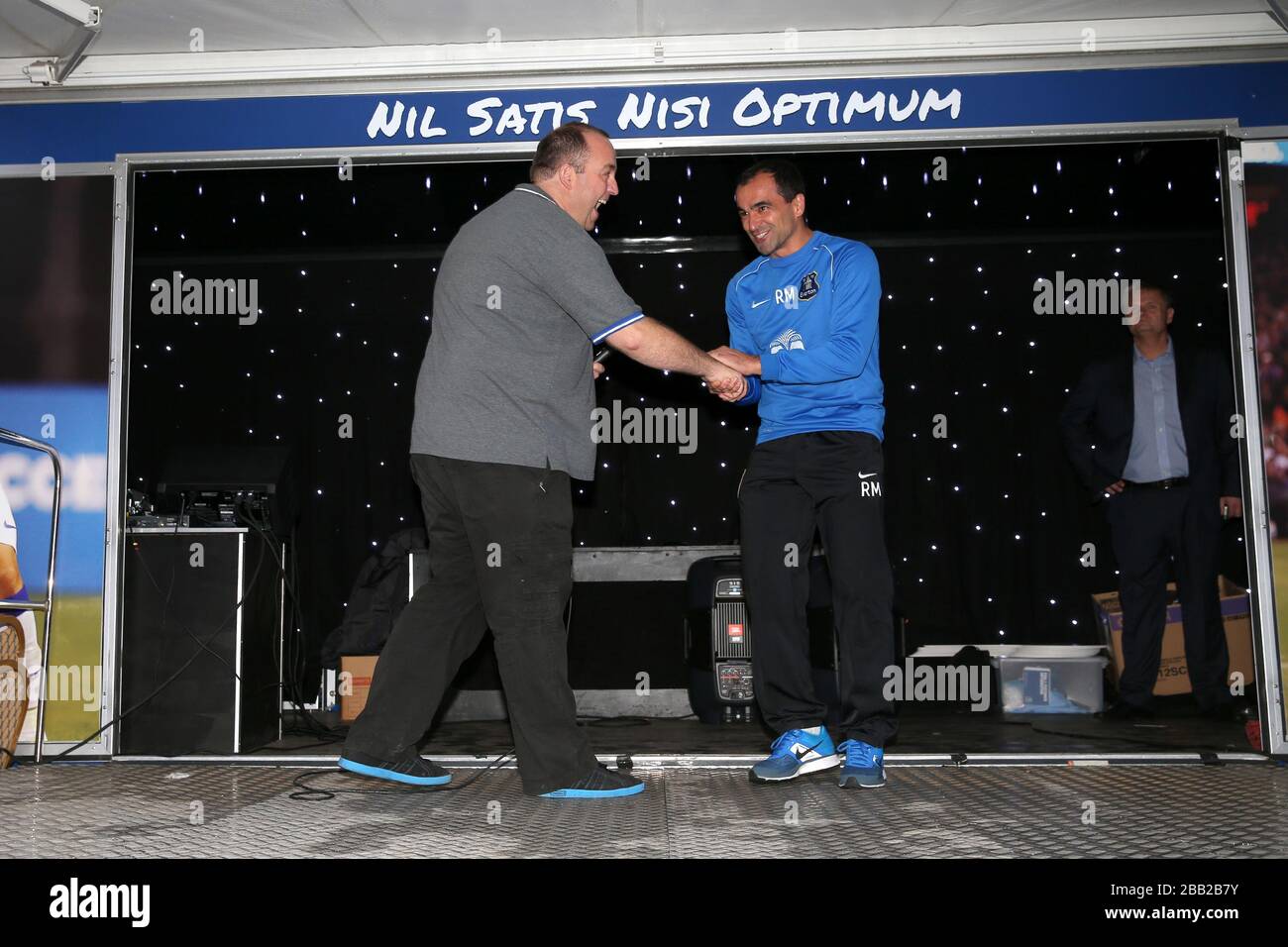 Everton Manager Roberto Martinez sul palco fuori Goodison Park Foto Stock