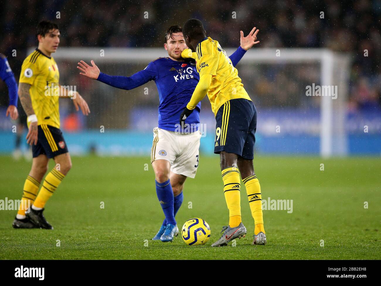 Ben Chilwell di Leicester City e Nicolas Pepe dell'Arsenal hanno un confronto durante la partita Foto Stock