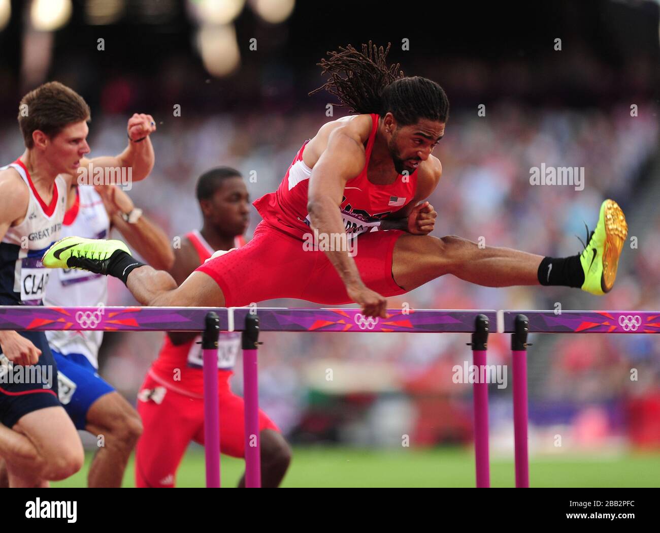 Jason Richardson degli Stati Uniti nelle semifinali Hurdles 110m degli uomini, scalda uno allo Stadio Olimpico di Londra Foto Stock