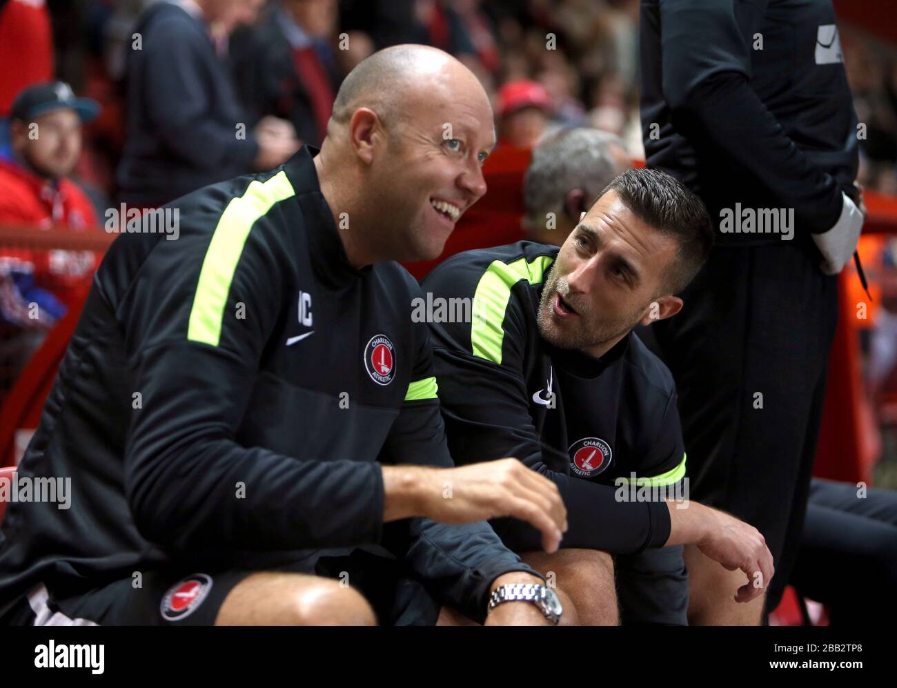 Charlton Athletic's Head of Sports Science Laurence Bloom (a destra) Foto Stock