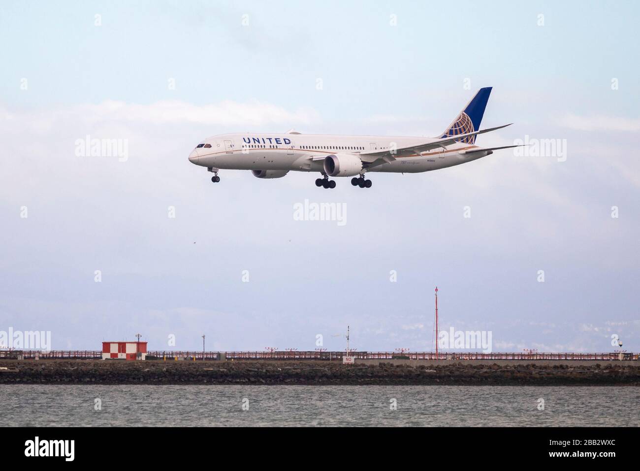 Un Boeing 787 Dreamliner della United Airlines atterra all'aeroporto internazionale di San Francisco (SFO) venerdì 27 settembre 2019 a San Francisco, Stati Uniti. (Foto di IOS/Espa-Images) Foto Stock