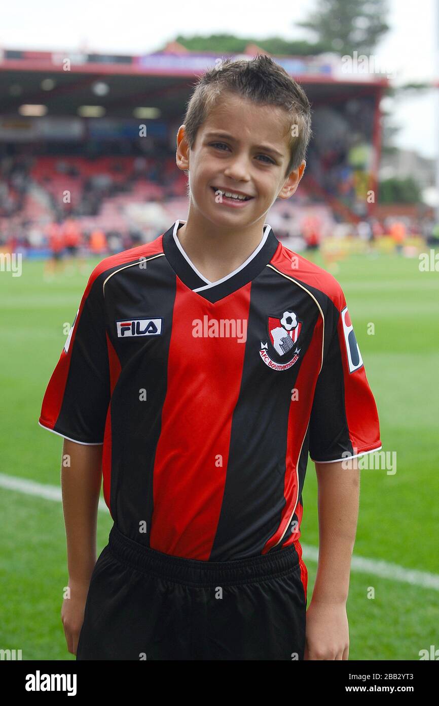 Bryn Loveday, 9 anni, in campo dopo la firma per il lato Under-10s Academy di Bournemouth. Foto Stock