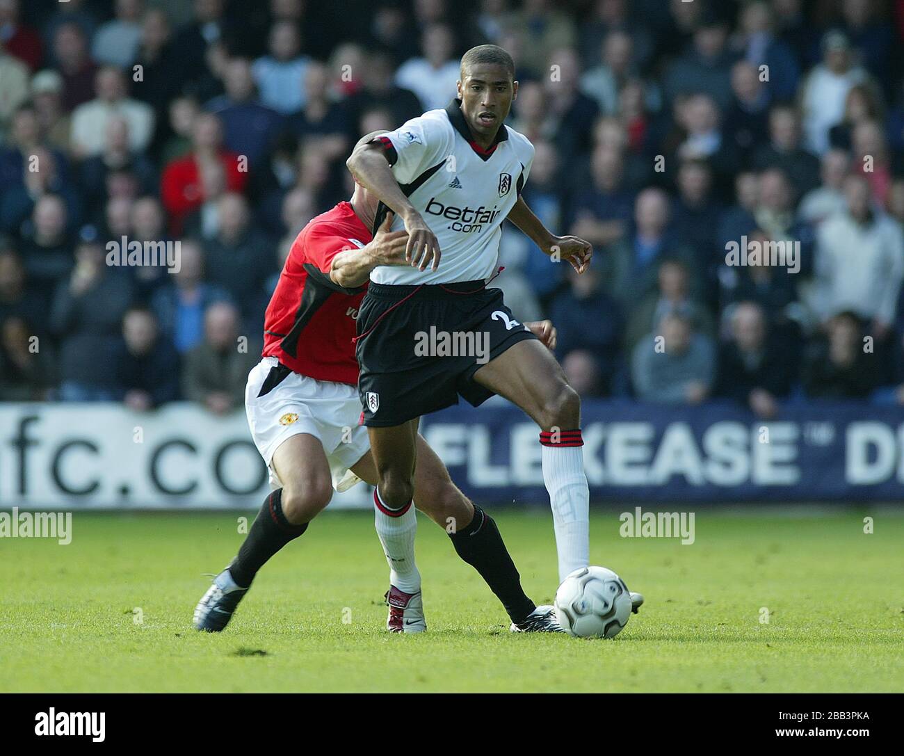 LONDRA, Regno Unito, 19 OTTOBRE Abdesiam Quaddou di Fulham in azione durante Barclays Premier League tra Fulham e Manchester United a Loftus Foto Stock