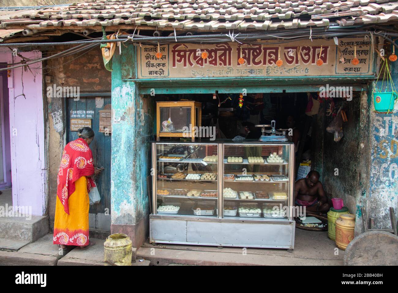 Negozio nel centro della città di Calcutta, India Foto Stock