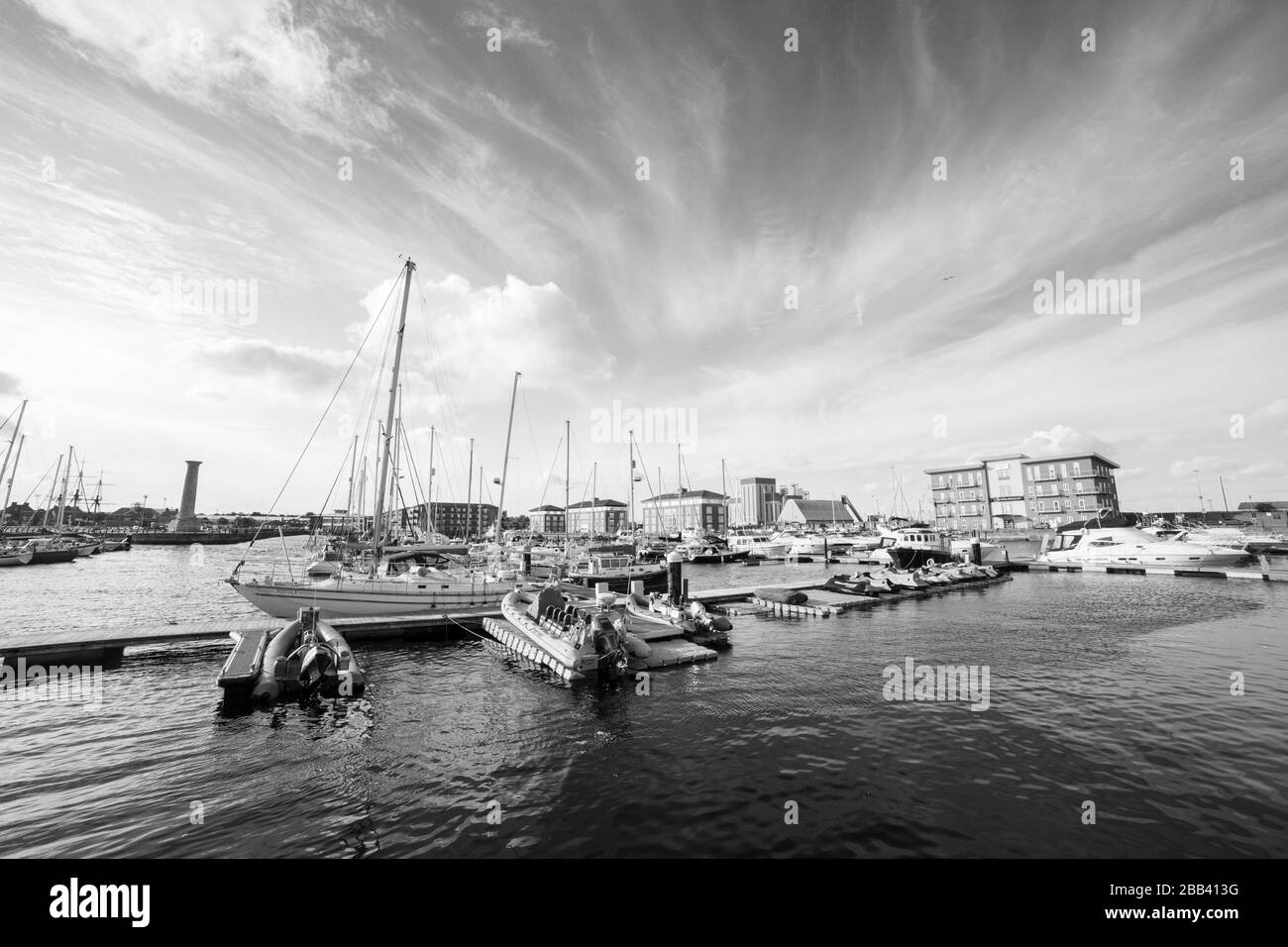 Hartlepool/UK - Ottobre 2019: Barche Hartlepool marina ormeggiate in una giornata di sole con belle nuvole Foto Stock