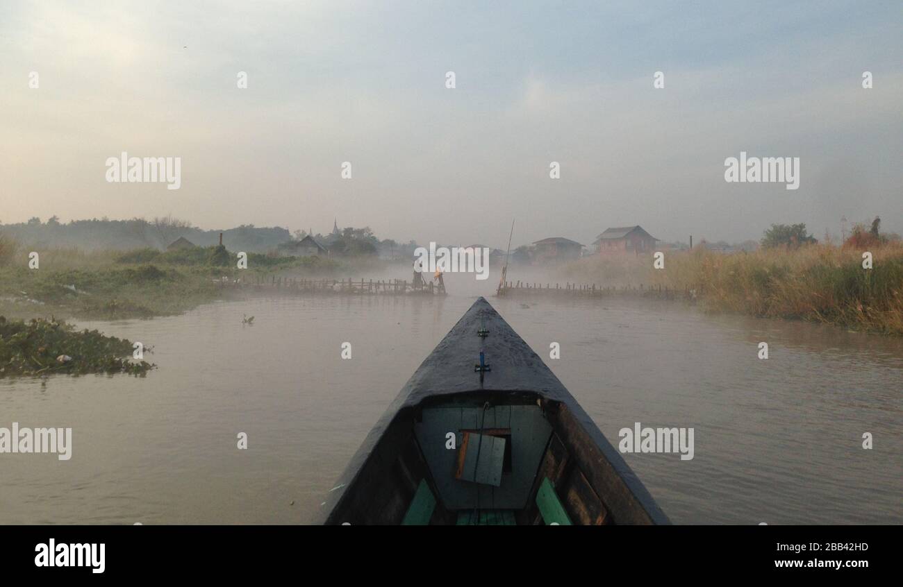 Giro in barca sul lago inle Foto Stock