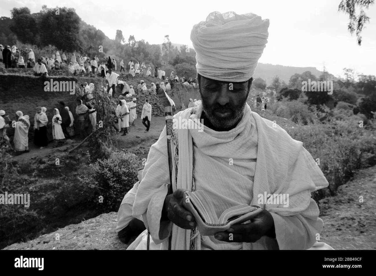 Sacerdote che celebra Leddet (Natale etiope) a la Libela Foto Stock