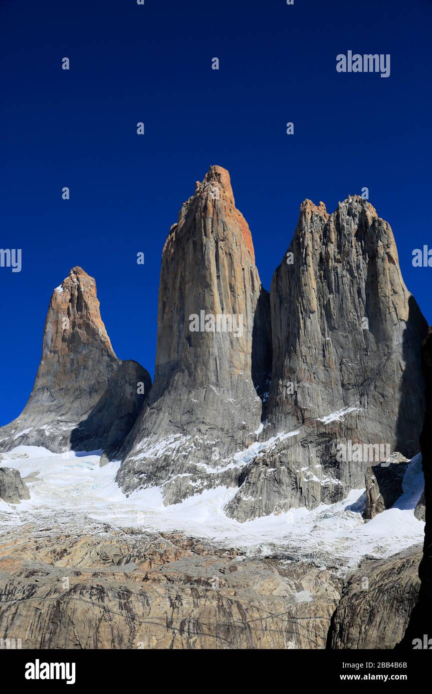 Vista delle tre Torri, Parco Nazionale Torres de Paine, Regione Magallanes, Patagonia, Cile, Sud America Foto Stock