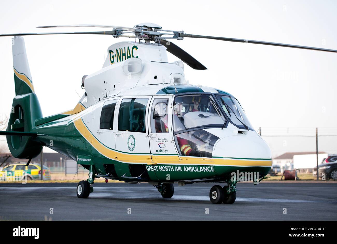The Great North Air Ambulance, Eurocopter Dauphin AS365 N2, elicottero presso l'aeroporto di Teesside vicino a Darlington, County Durham, Regno Unito. 2/6/2020. Foto Stock