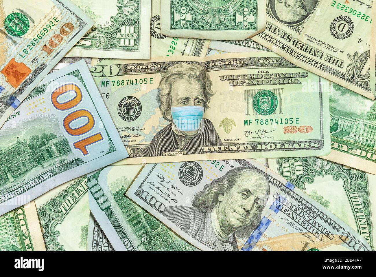 Maschera facciale sulla banconota da 20 dollari di Andrew Jackson American. Concetto di business di Covid 19-NCP virus pandemic negli Stati Uniti. Covid-19 Coronavirus Foto Stock