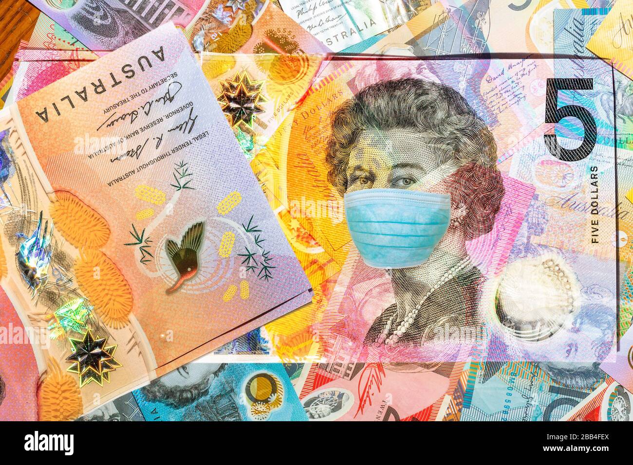 Maschera facciale su banconota da 5 dollari australiani su sfondo bianco. Concetto di business di Covid 19-NCP virus pandemic in Australia. Covid-19 Coronavirus Foto Stock