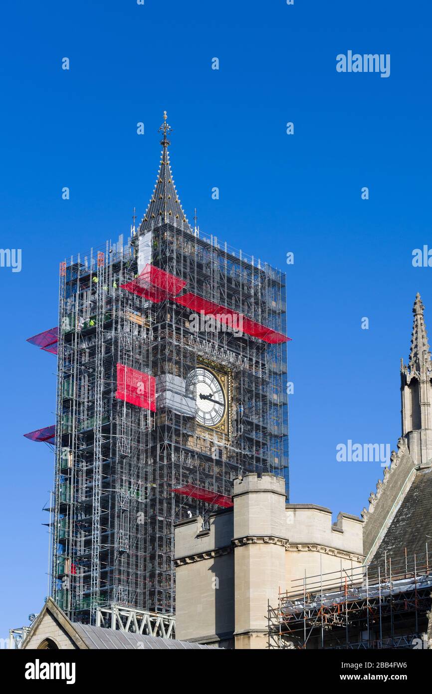 Il Palazzo di Westminster è il luogo di incontro della House of Commons e House of Lords, le due case del parlamento del Regno Unito. Foto Stock