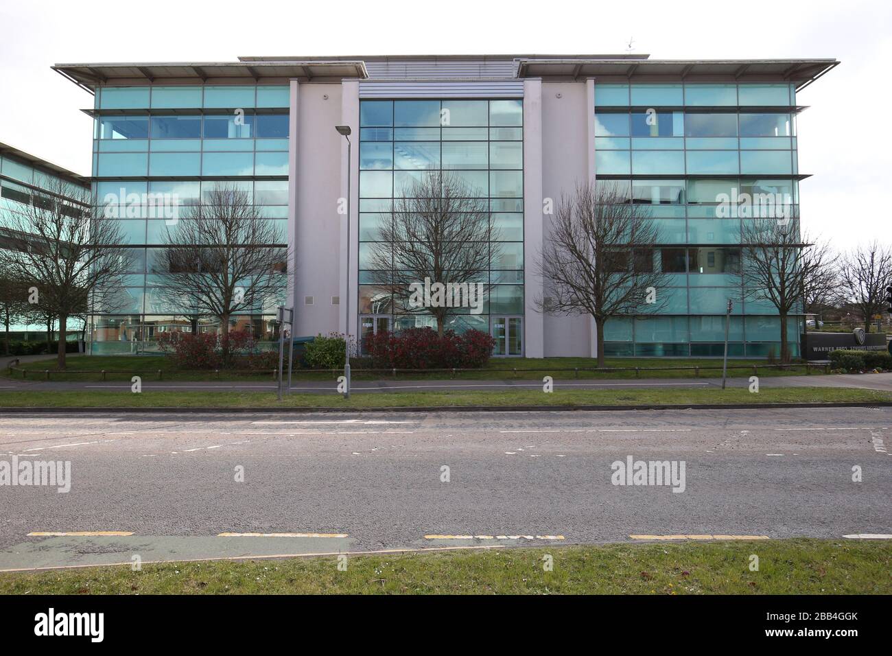 La sede centrale di BrightHouse, ospitata negli studi Warner Brothers di Watford, Hertfordshire, in quanto l'operatore di noleggio ha confermato di essere caduto in amministrazione con più di 2.400 posti di lavoro a rischio. Foto Stock