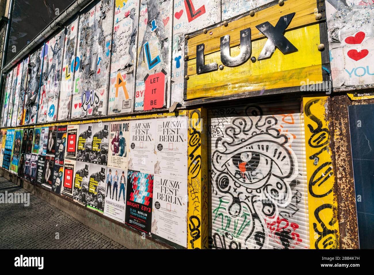 Geschlossen wegen Convid-19. Eingangstür des Clubs Lux a Kreuzberg, Berlino Foto Stock