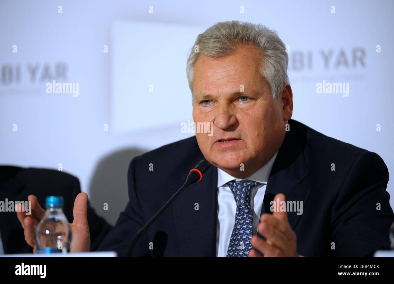 Aleksander Kwasniewski, ex presidente della Polonia, ha tenuto un discorso durante la conferenza stampa dedicata al centro commemorativo dell'Olocausto Babi Yar Foto Stock